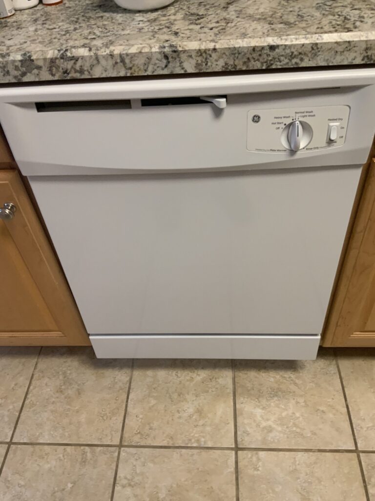 GE dishwasher (GSD2100V50W) — Louisville, OH