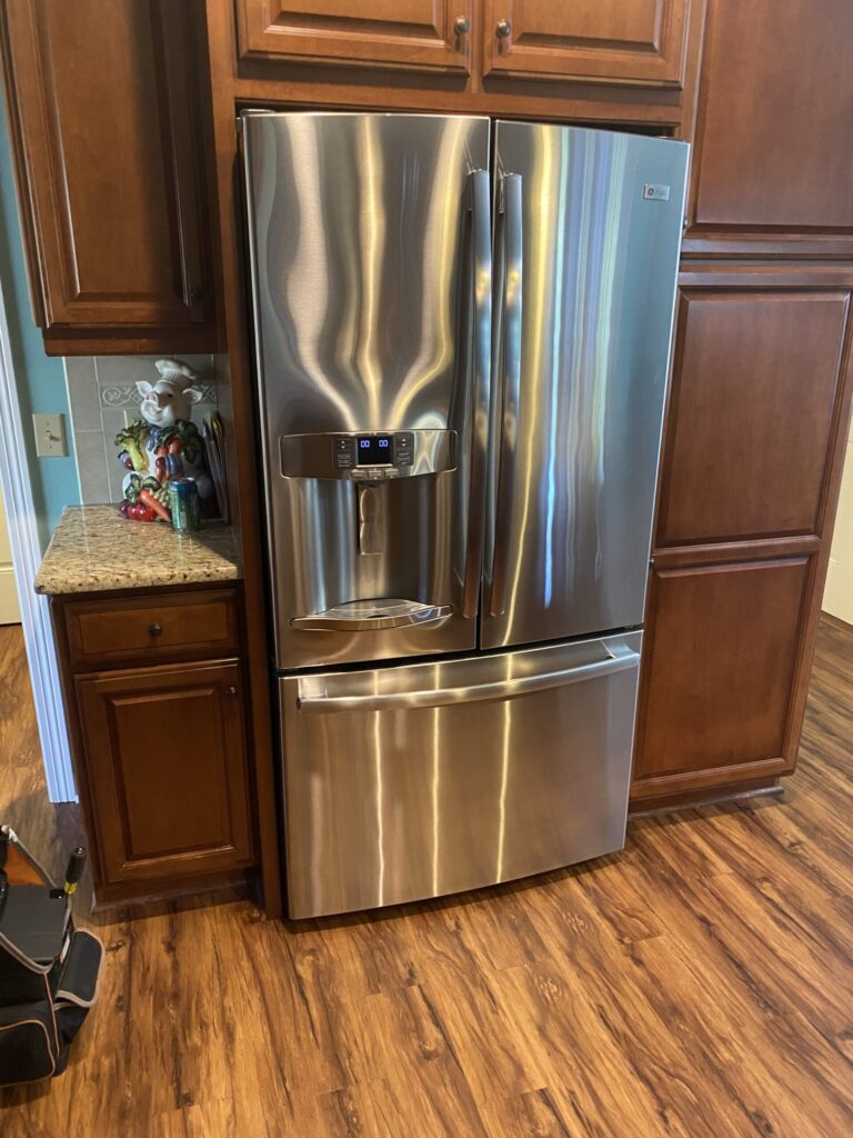 GE refrigerator (PYE23KSDCSS) — Louisville, OH