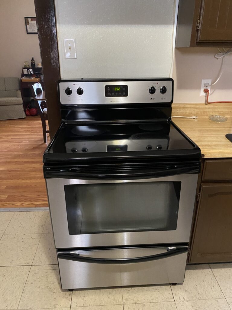 Frigidaire range (FEF336ECE) — Alliance, OH