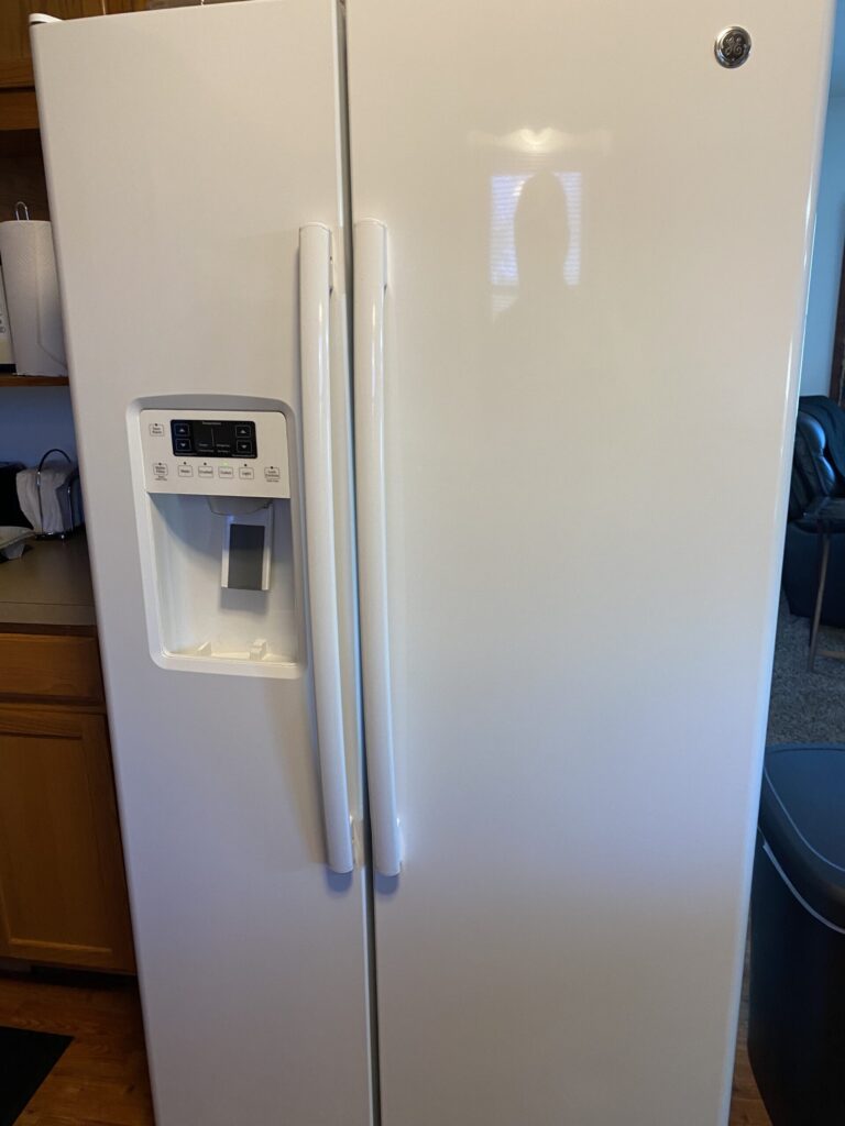 GE refrigerator (GSE26GGEBCWW) — Alliance, OH