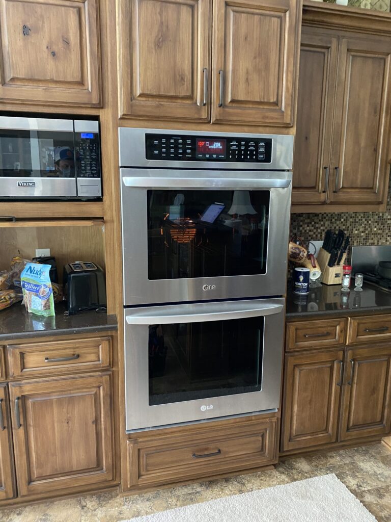 LG oven (LWD3010ST) — Massillon, OH