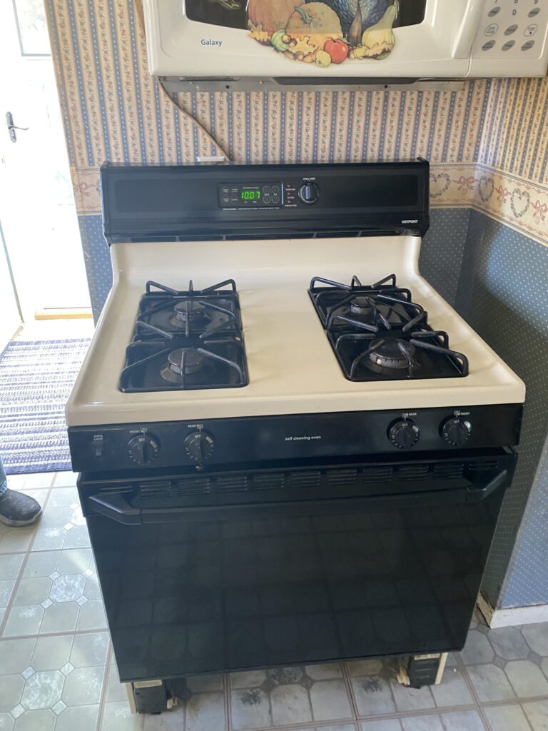Hotpoint range (RGB745BEA2AD) — Canton, OH
