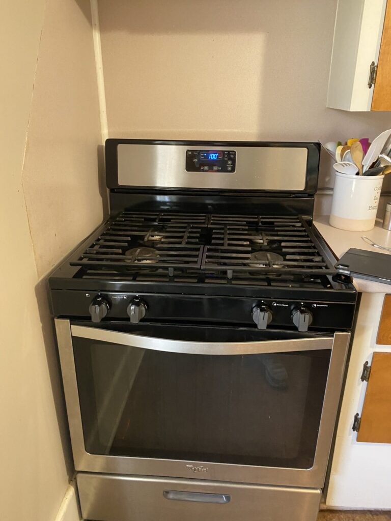 Whirlpool range (WFG320M0BS0) — Massillon, OH