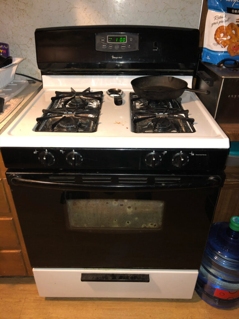 Magic chef oven (Cgr1425adh) — Homeworth, OH