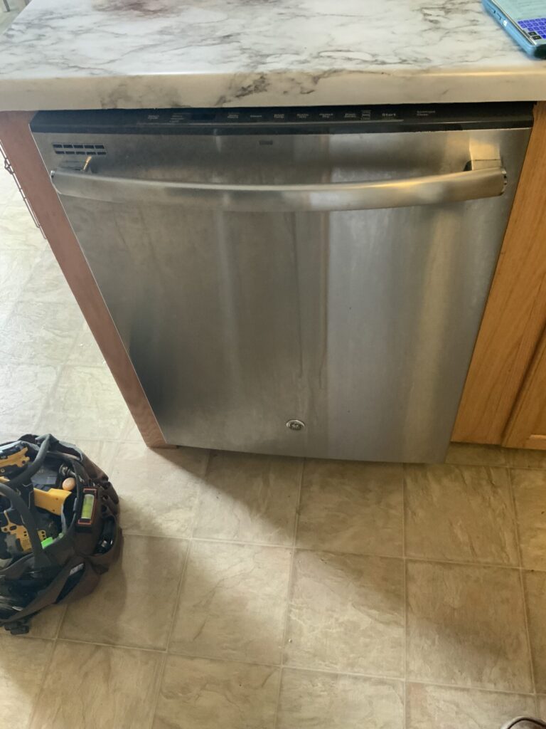 GE dishwasher (GDT625PSJ0SS) — Middlebranch, OH