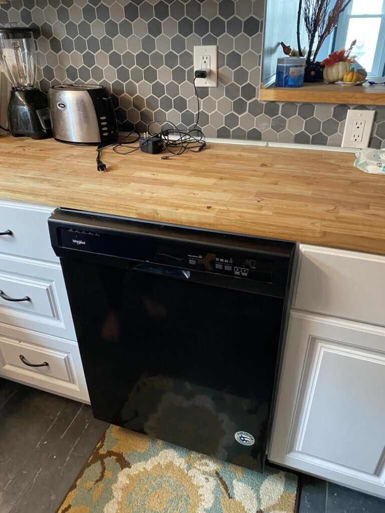 Whirlpool dishwasher (WDF330PAHB4) — Salem, OH
