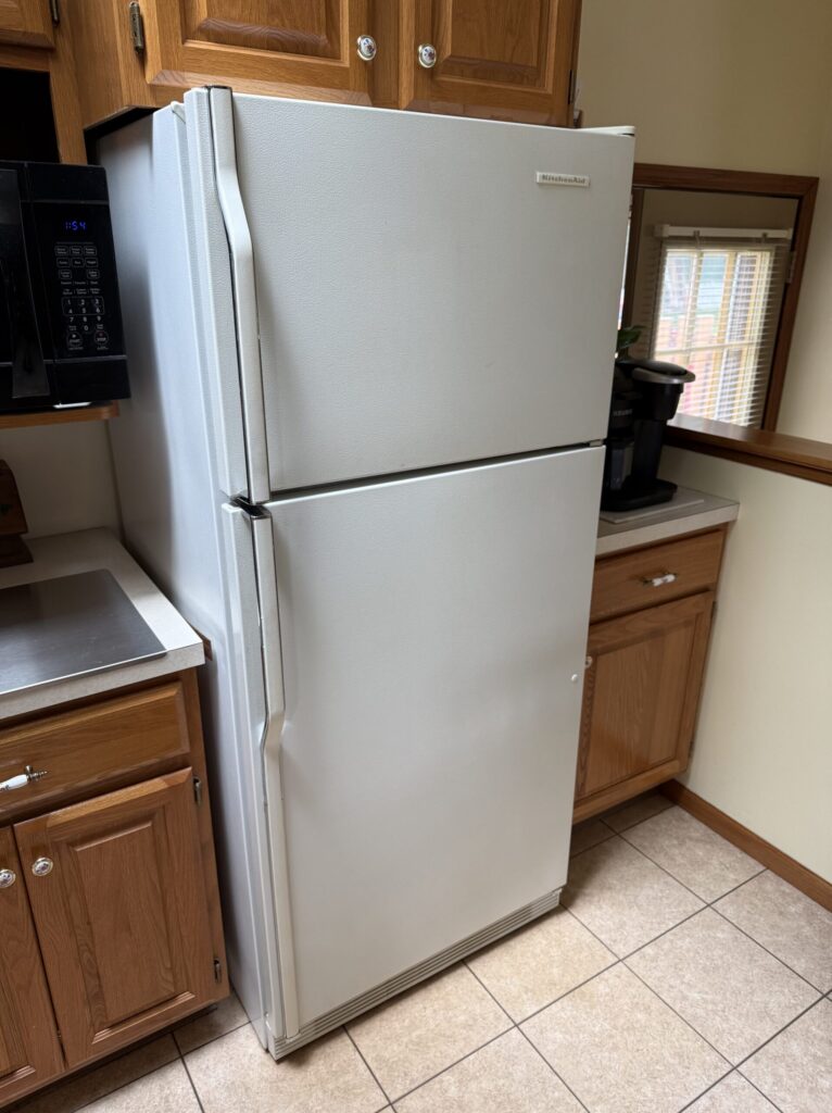 Kitchenaid refrigerator (KTRC18KBWH00) — Louisville, OH