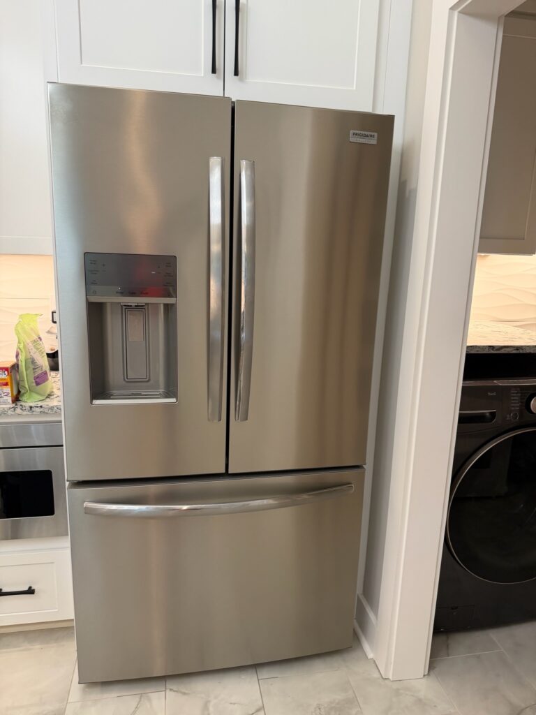 Frigidaire refrigerator (GRFS2853AF2) — Salem, OH