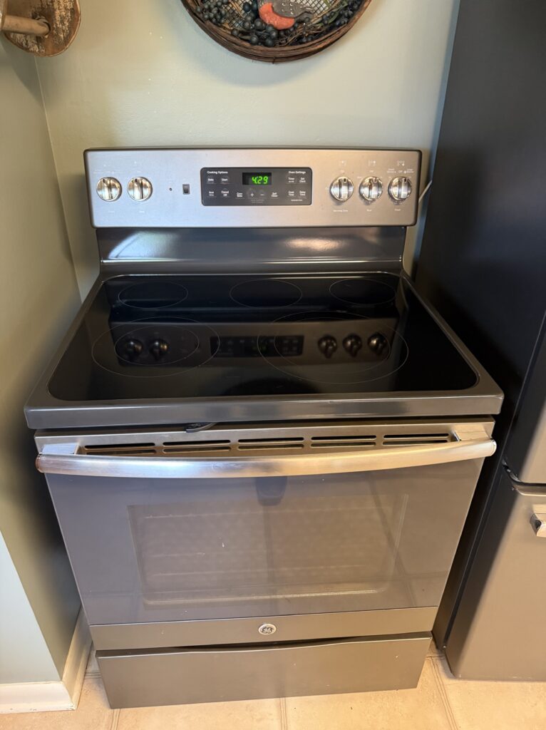 GE range (JB655EK1ES) — Louisville, OH