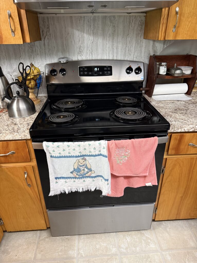 GE range (JB256RTSS) — Sherrodsville, OH