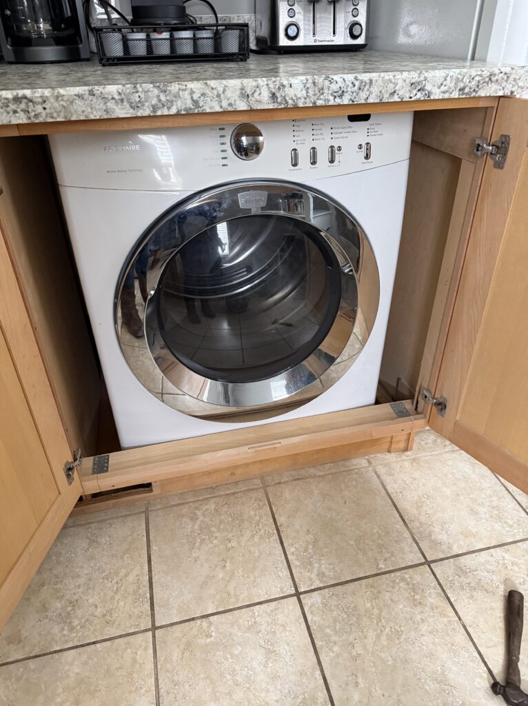 Frigidaire dryer (FAQE7077KW0) — Louisville, OH