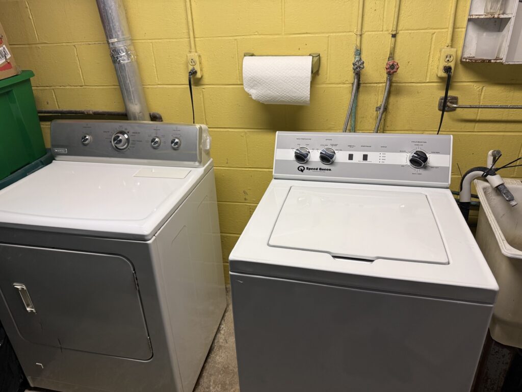 Speed queen washer (AWN632SP116TW02) — Akron, OH