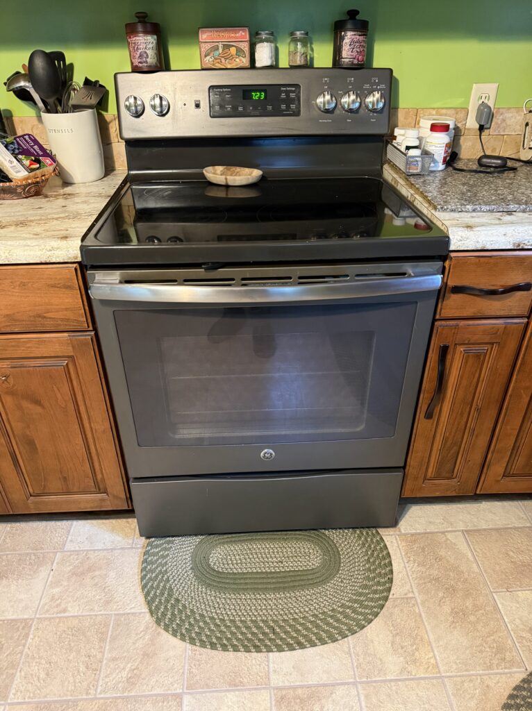 GE range (JB700EJ2ES) — Newton Falls, OH