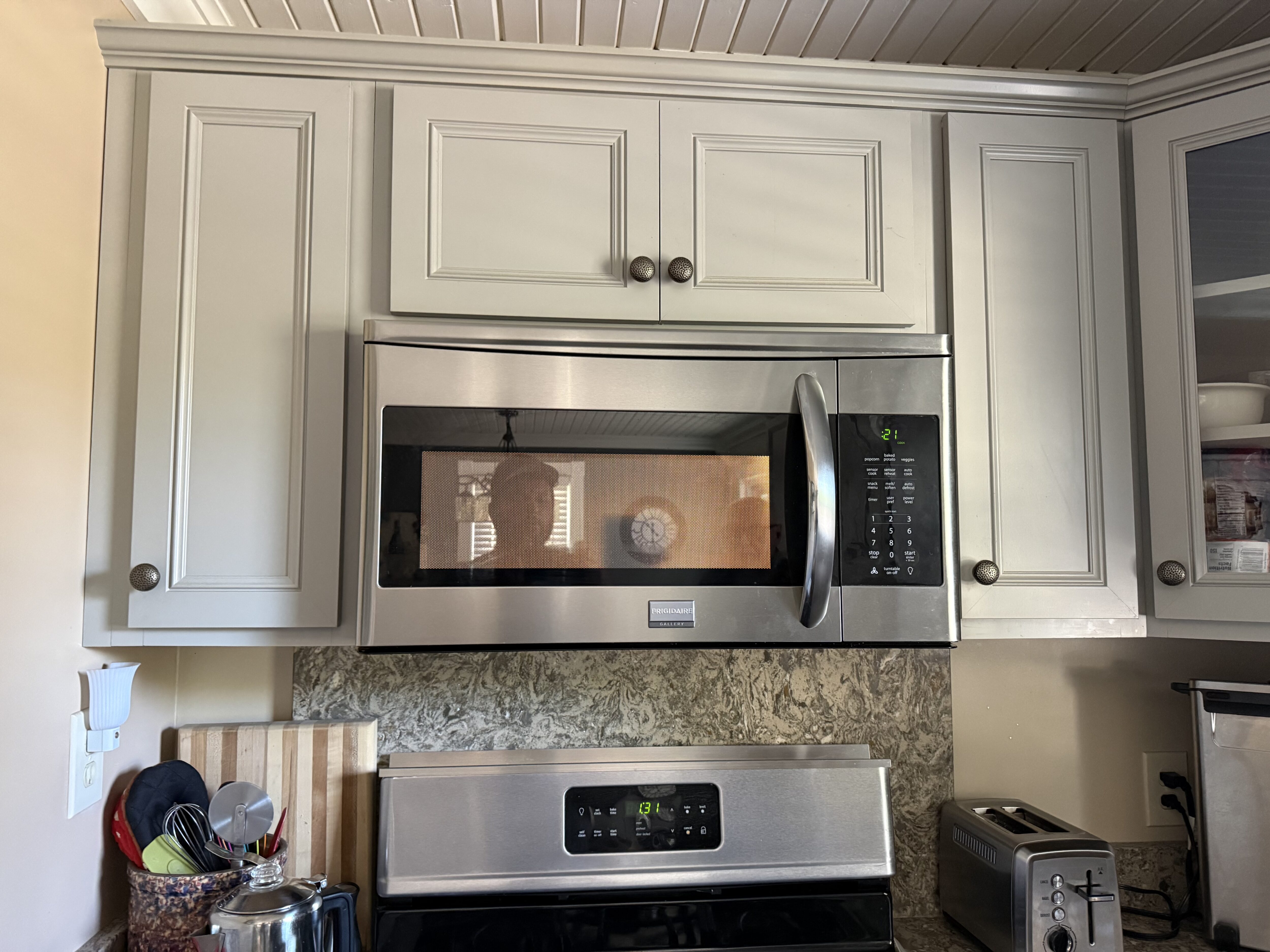 Frigidaire Microwave repair in Canton, Ohio by Louisville Appliance Repair