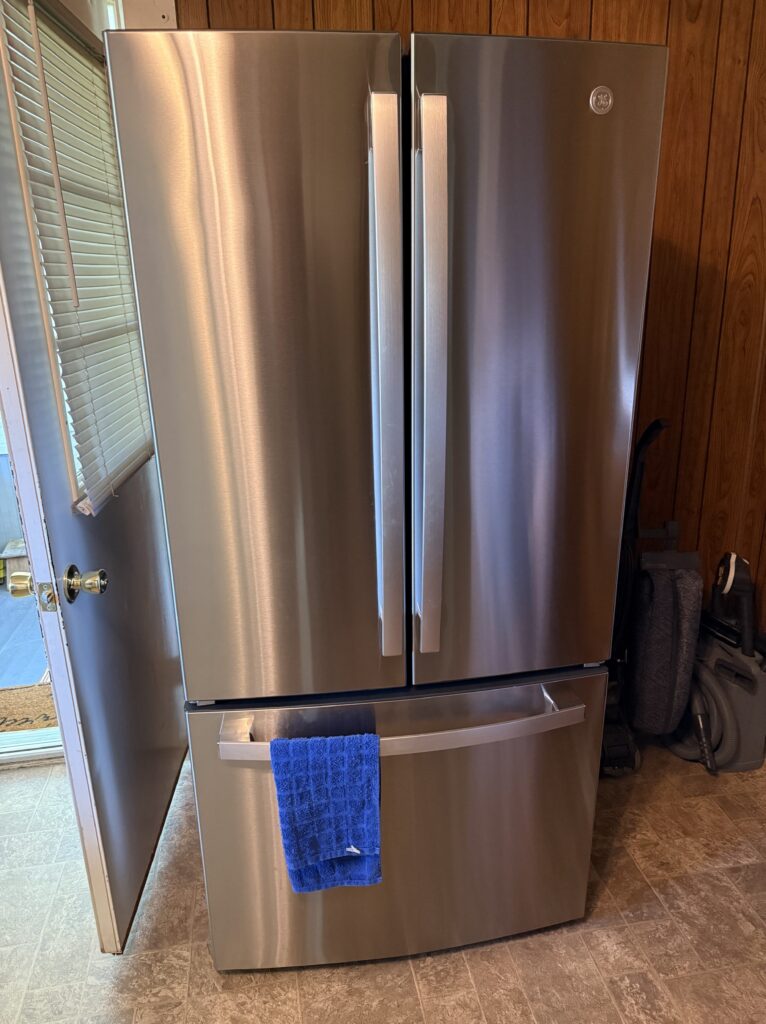 GE refrigerator (GNE25JYKFS) — Atwater, OH