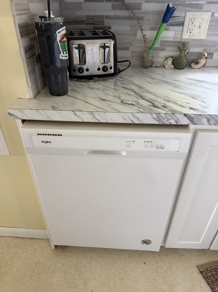 Whirlpool dishwasher (WDF330PAHW2) — Louisville, OH