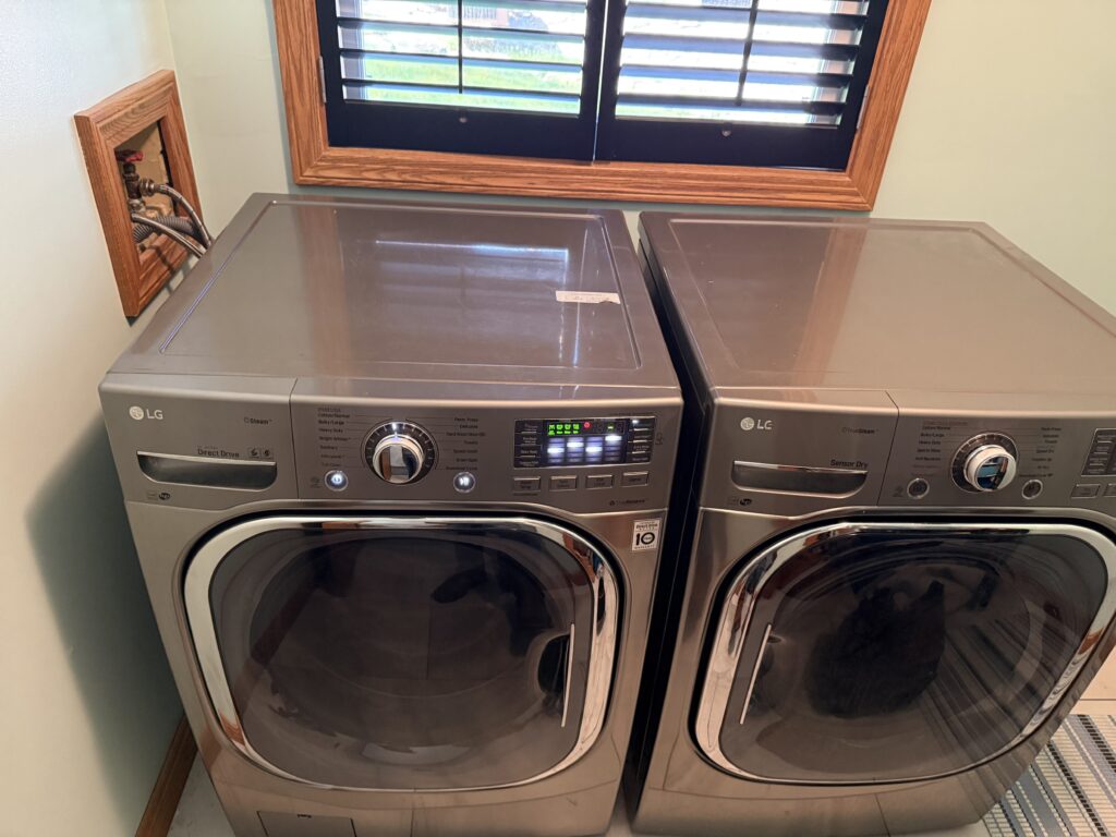 LG washer (WM4270HVA) — Malvern, OH